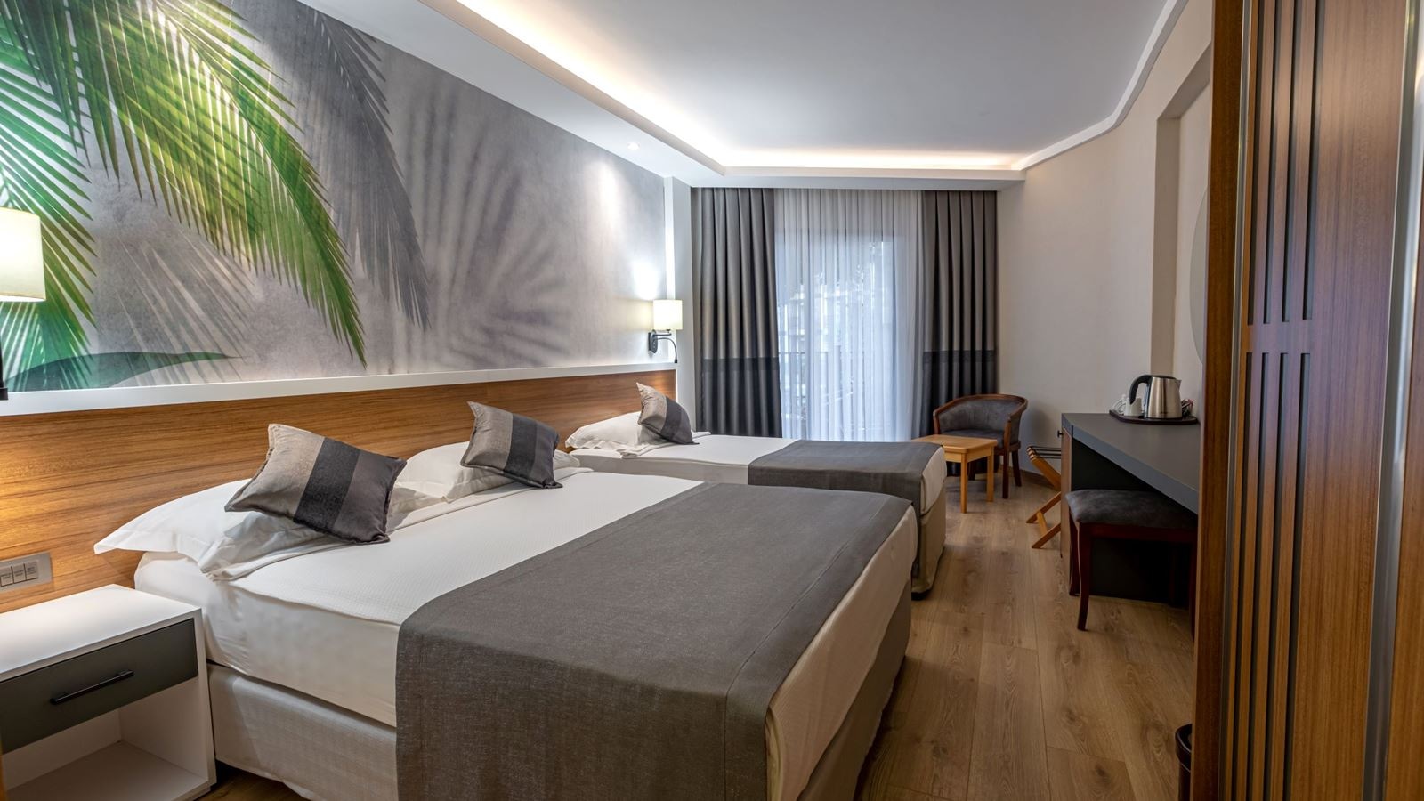 rooms-family-deluxe-room-land-view-type-2