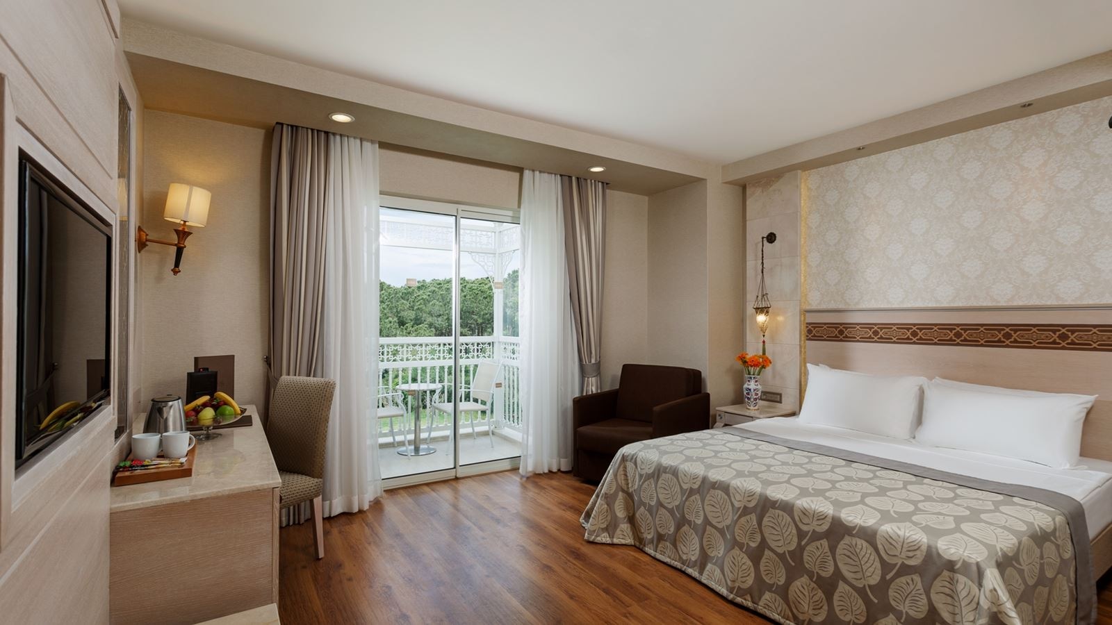 rooms-deluxe-family-room