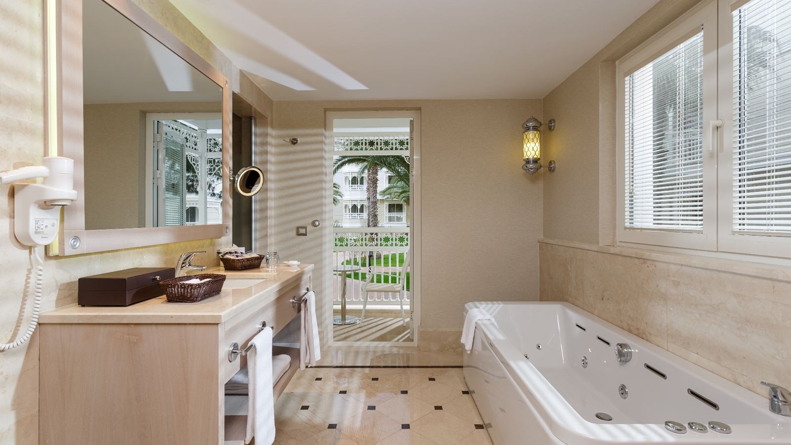 rooms-deluxe-superior-family-room