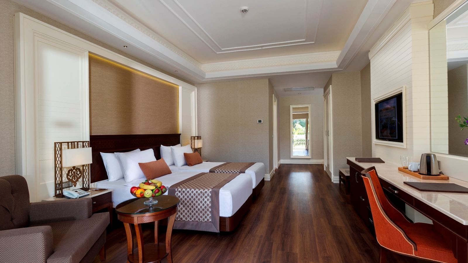 rooms-deluxe-pool-family-room