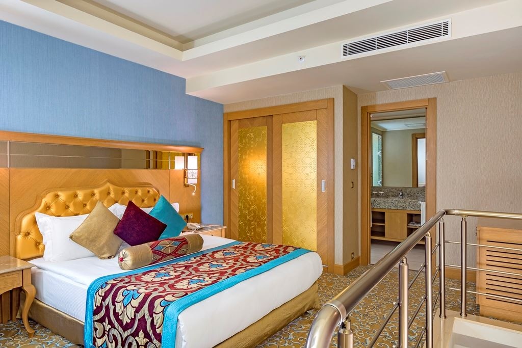 rooms-dublex-family-room