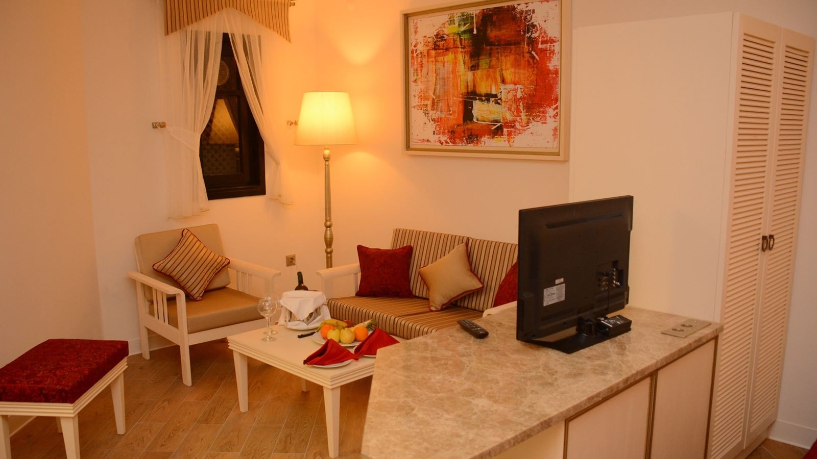 rooms-club-family-room