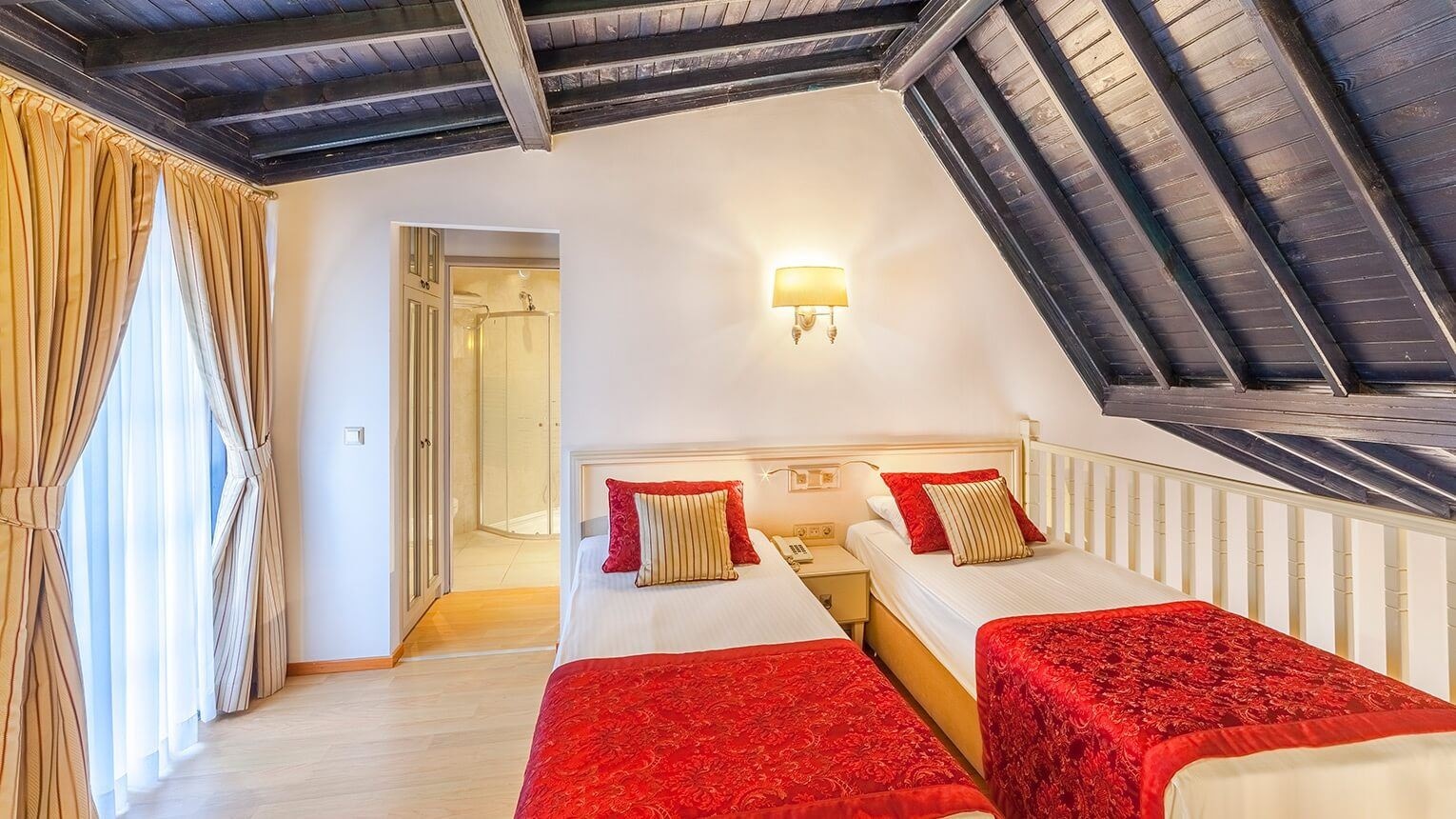 rooms-club-dublex-family-room