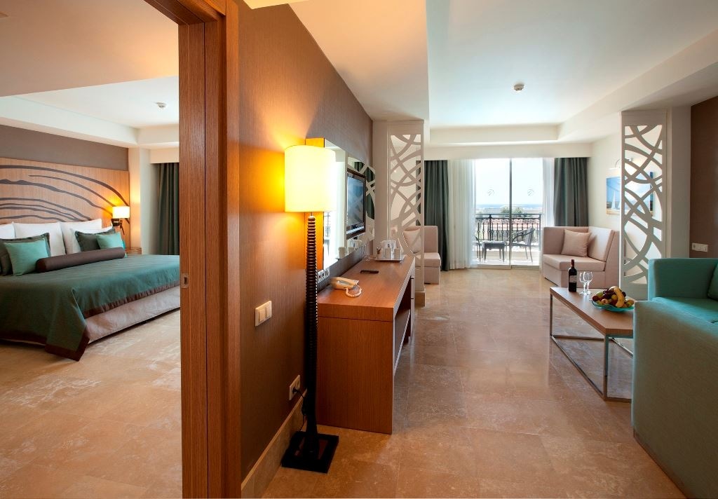 rooms-main-building-family-suite