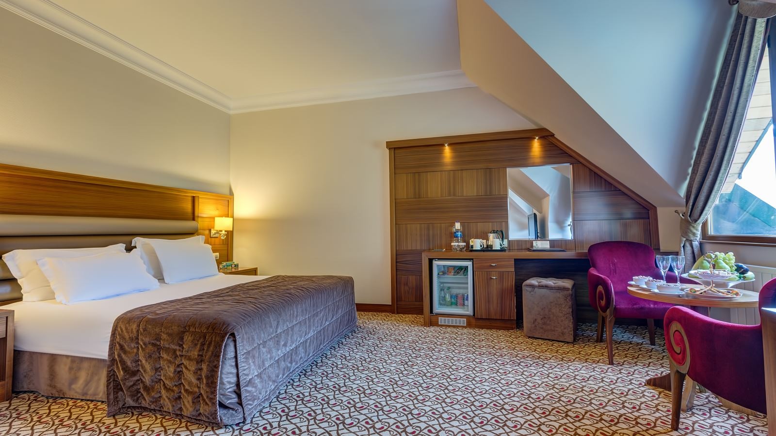 rooms-deluxe-oda-orman-tarafi