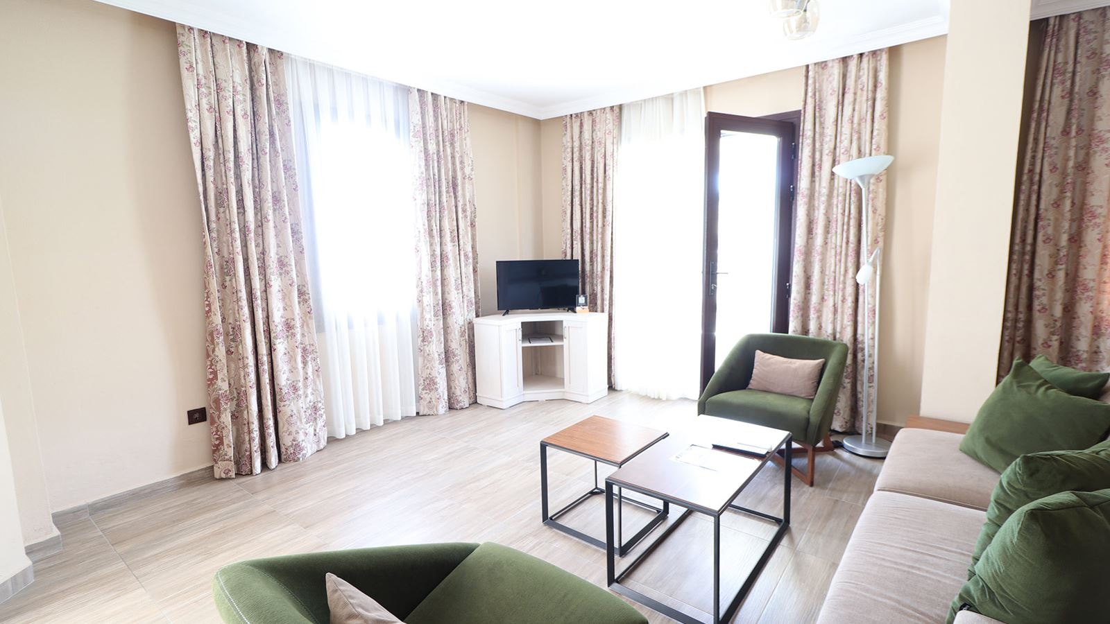 rooms-deluxe-apart-room