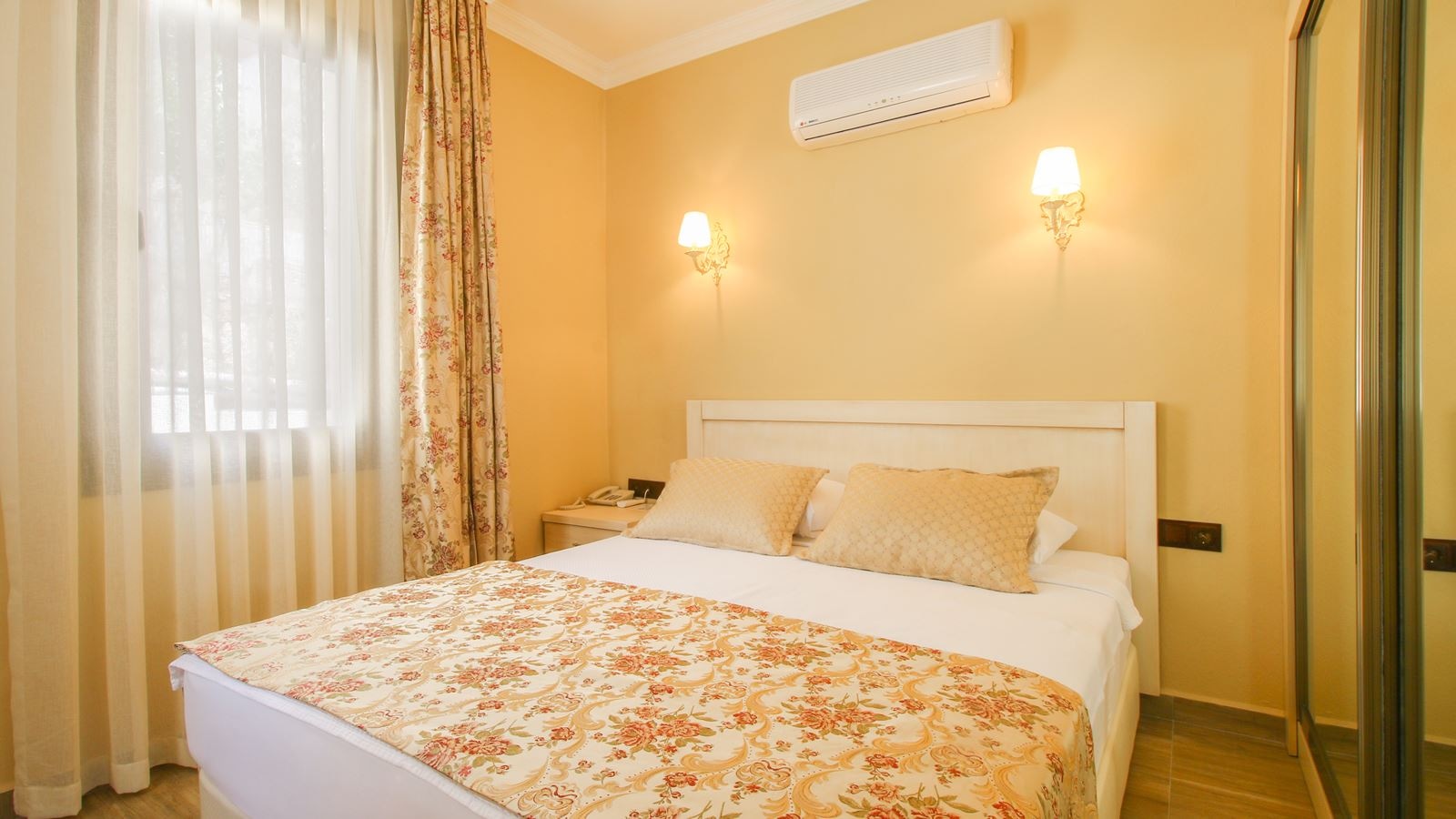 rooms-deluxe-apart-room