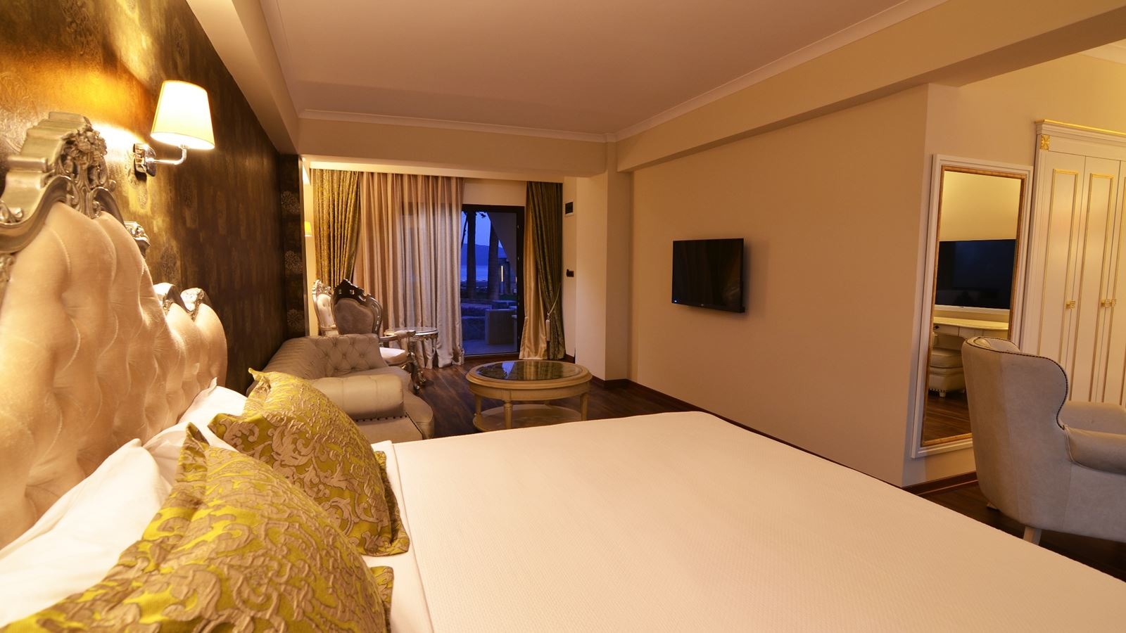 rooms-business-suite-room