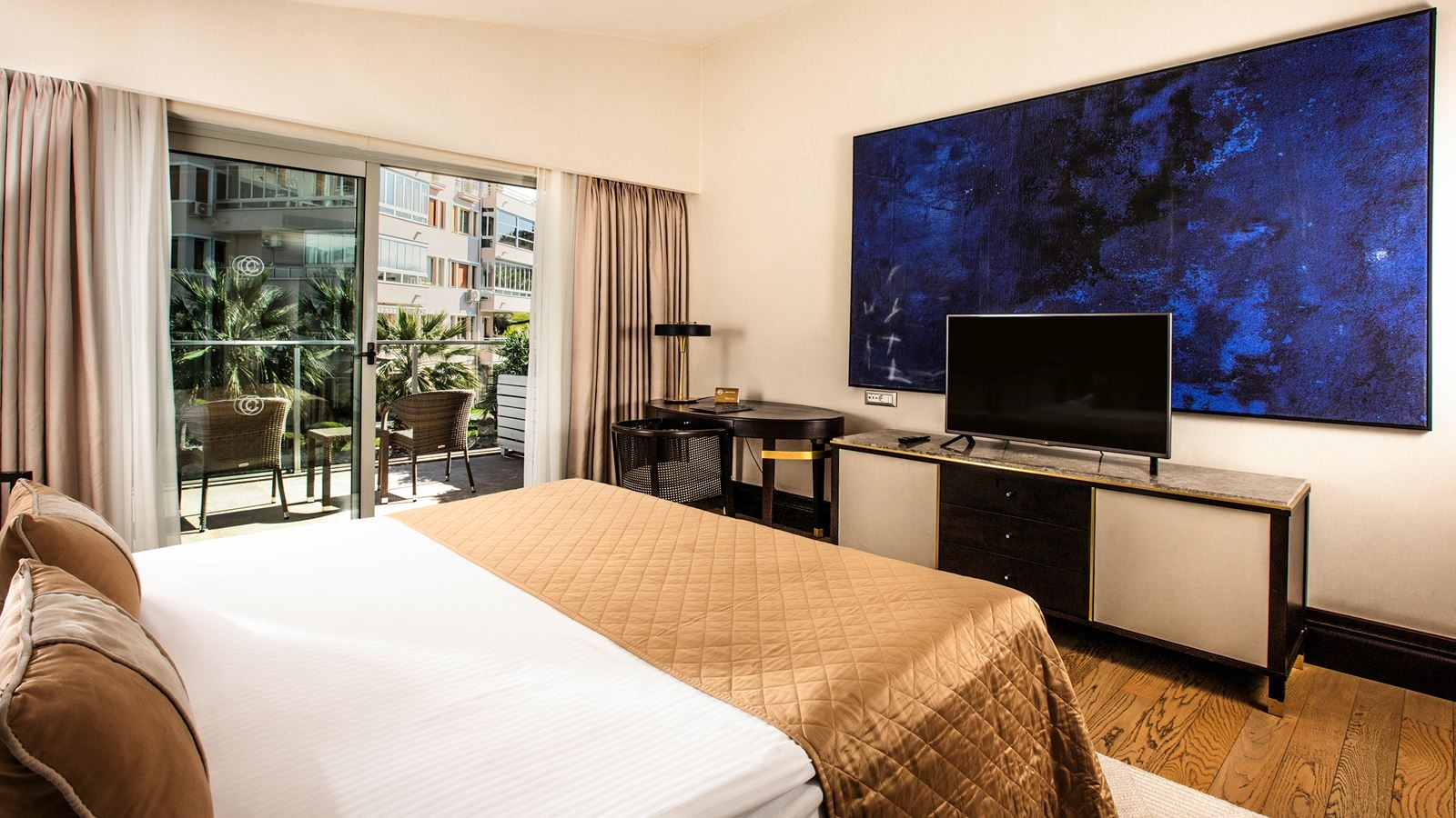 rooms-superior-room-landview-balcony