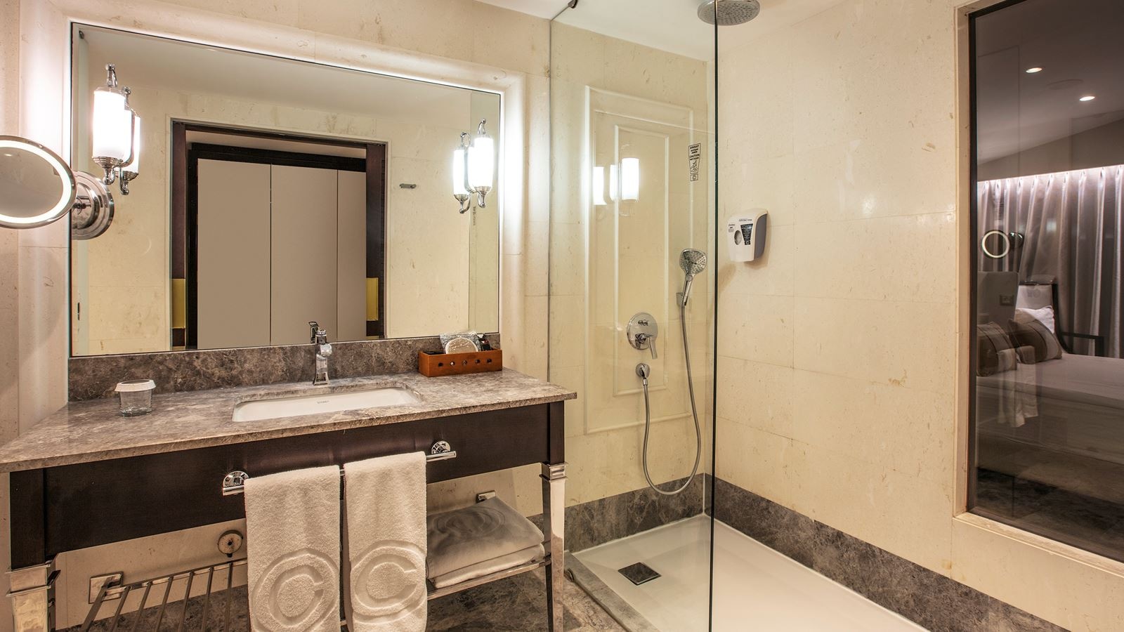 rooms-superior-room-landview-balcony