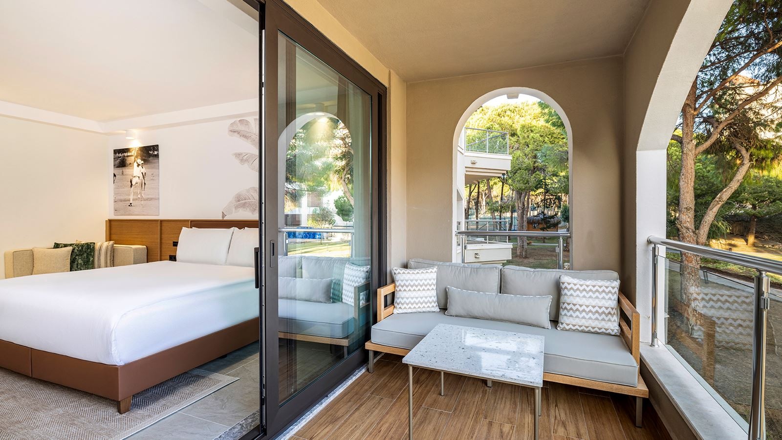 rooms-superior-family-room