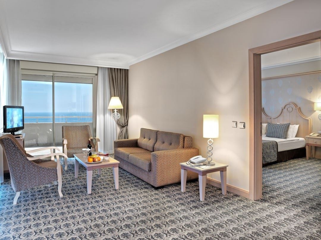 rooms-corner-jacuzzi-suite-sea-view