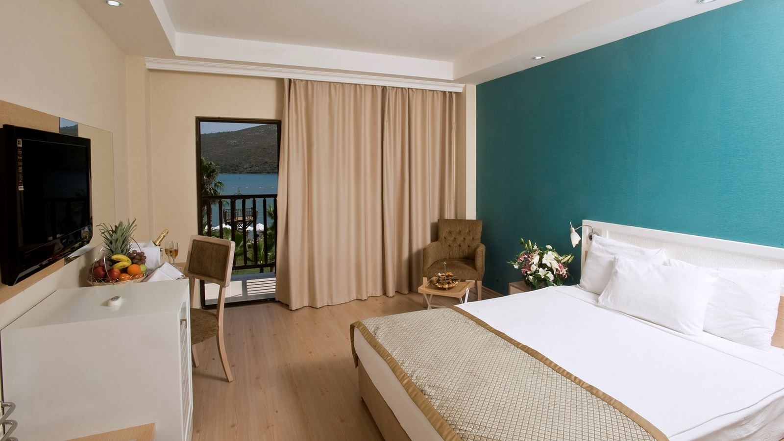 rooms-standard-room-side-sea-view