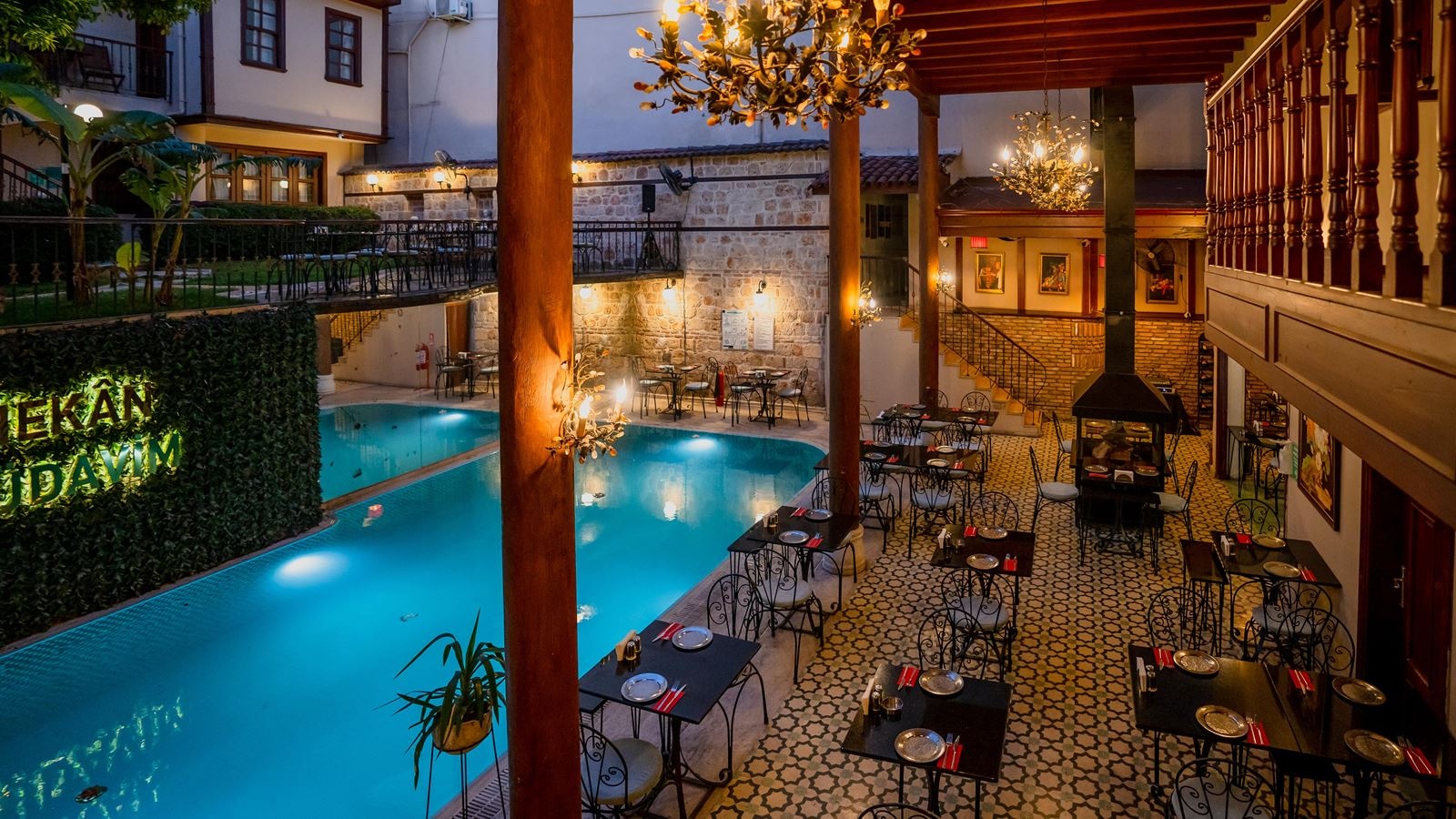 restaurants-main-building