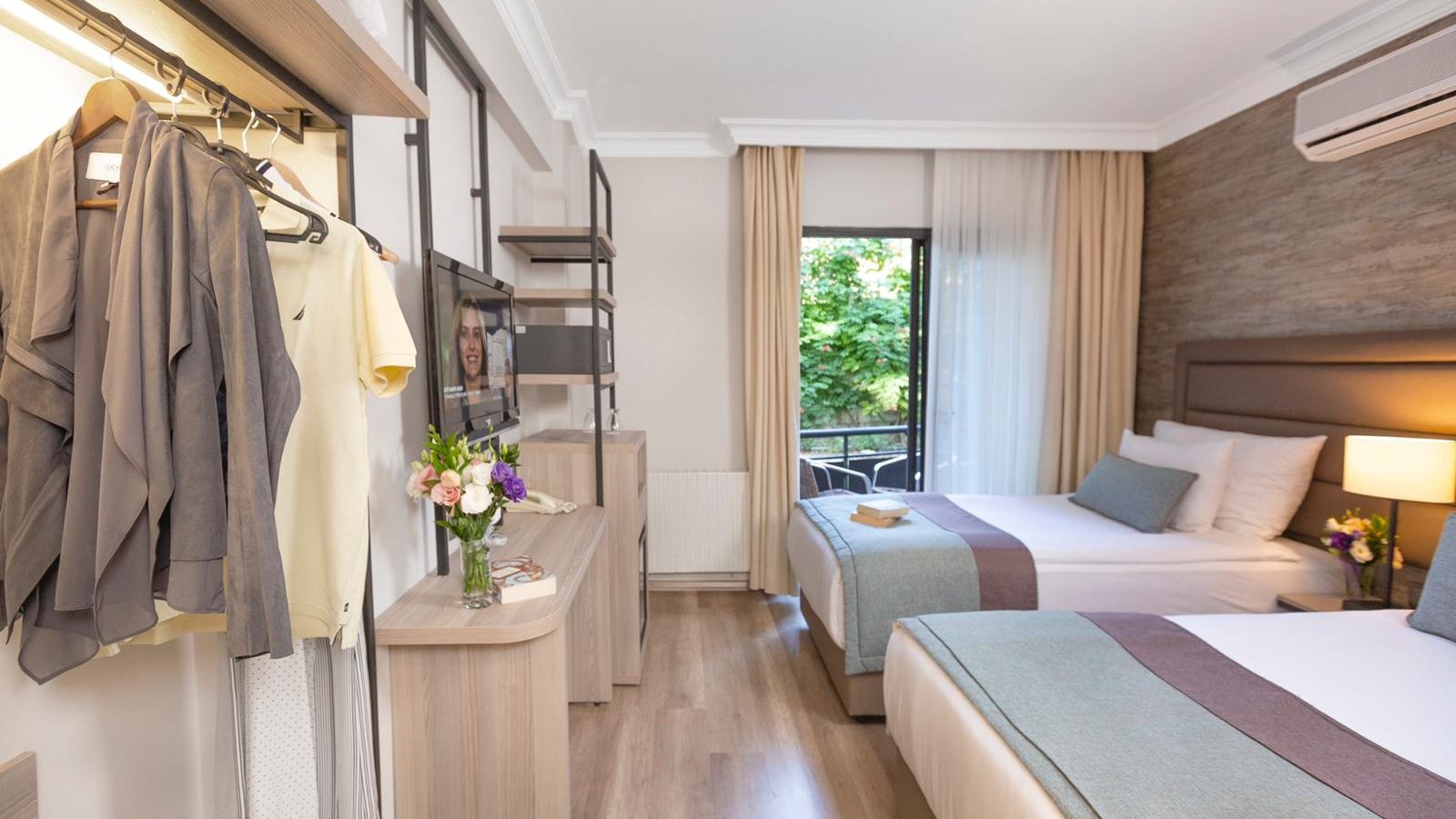 rooms-standard-land-view-room