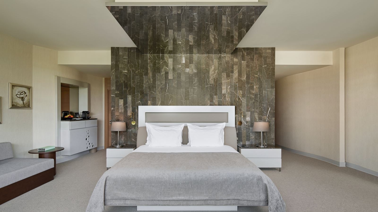 rooms-suite-land-view