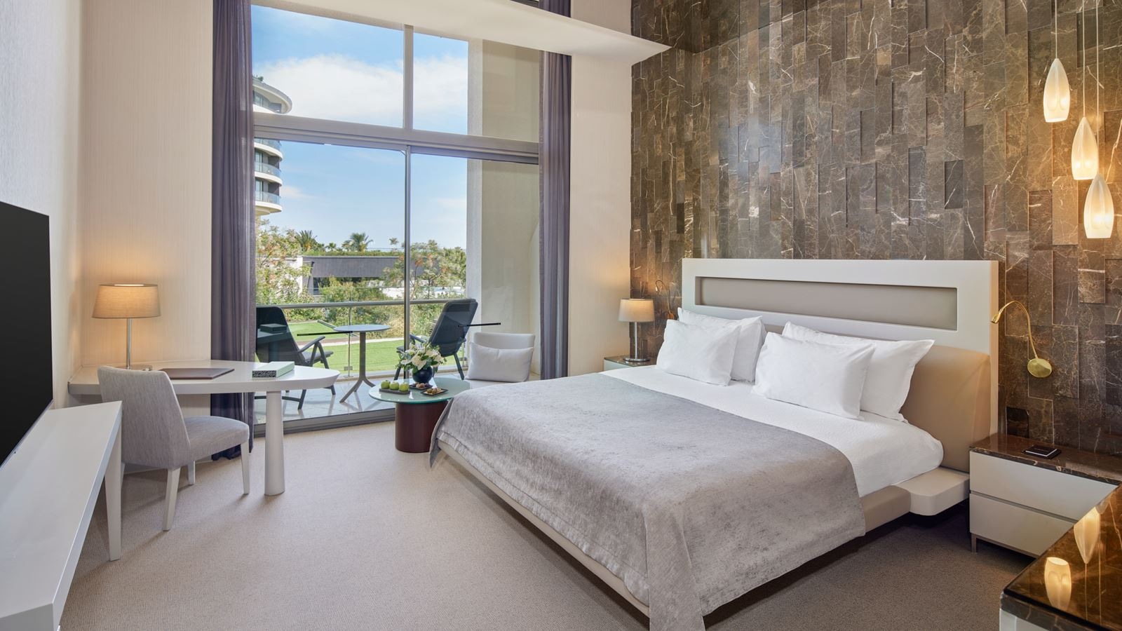 rooms-family-suite-land-view