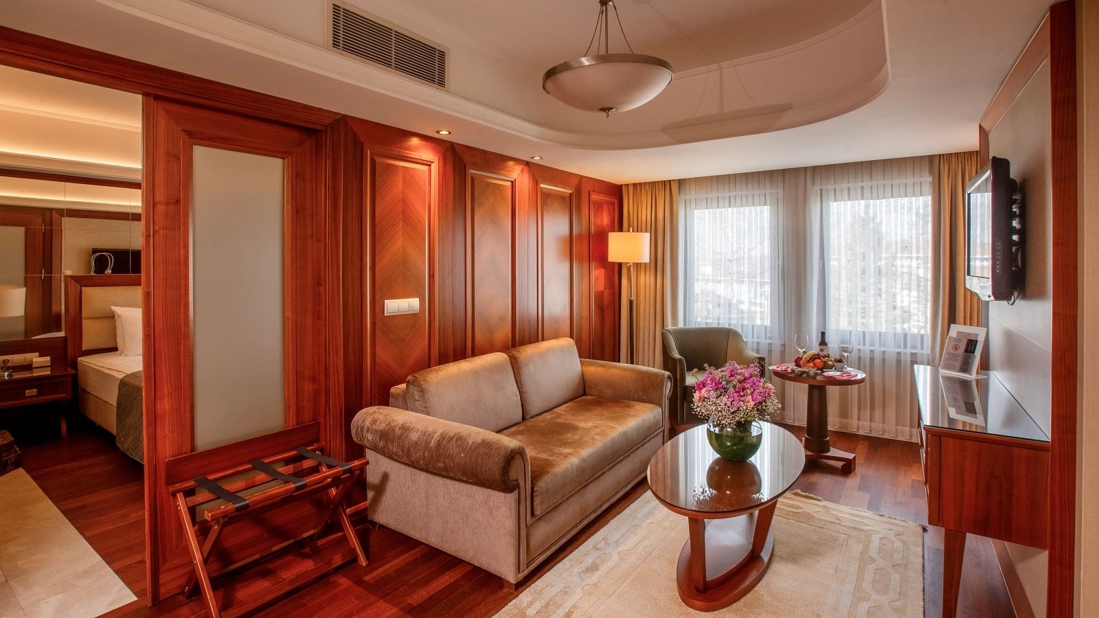 rooms-executive-suit