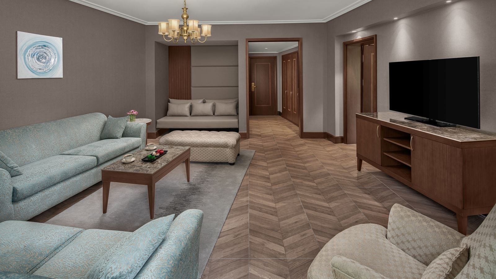 rooms-senior-suit-oda