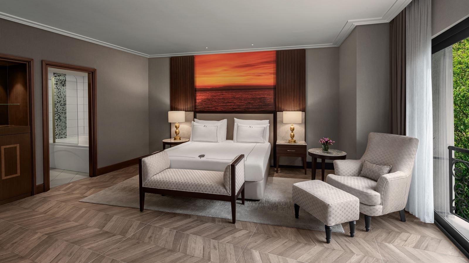 rooms-senior-suit-oda