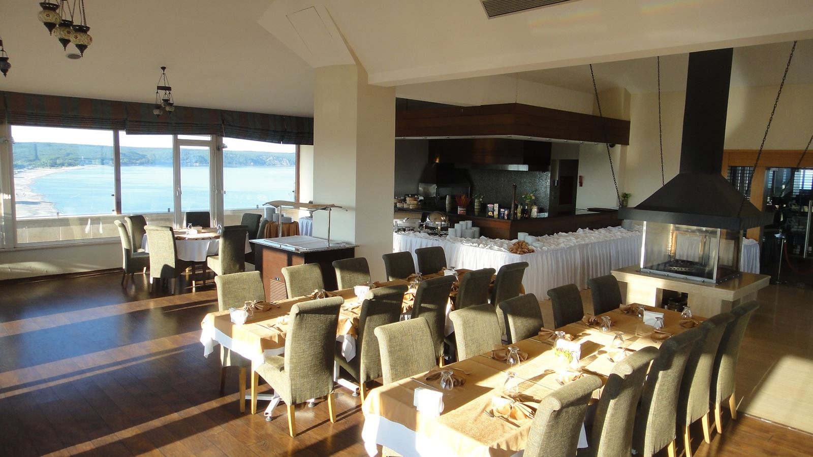 restaurants-restaurant