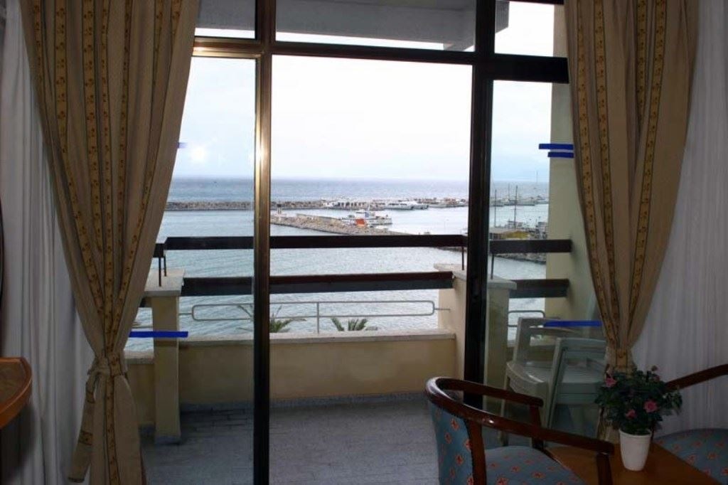 rooms-standard-sea-view-room