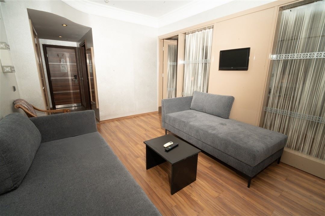 rooms-family-room-landsea-view