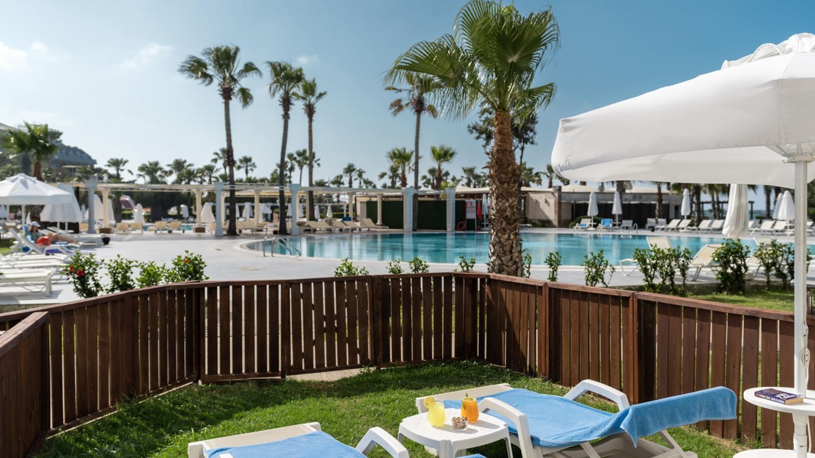 rooms-superior-garden-room-terrace