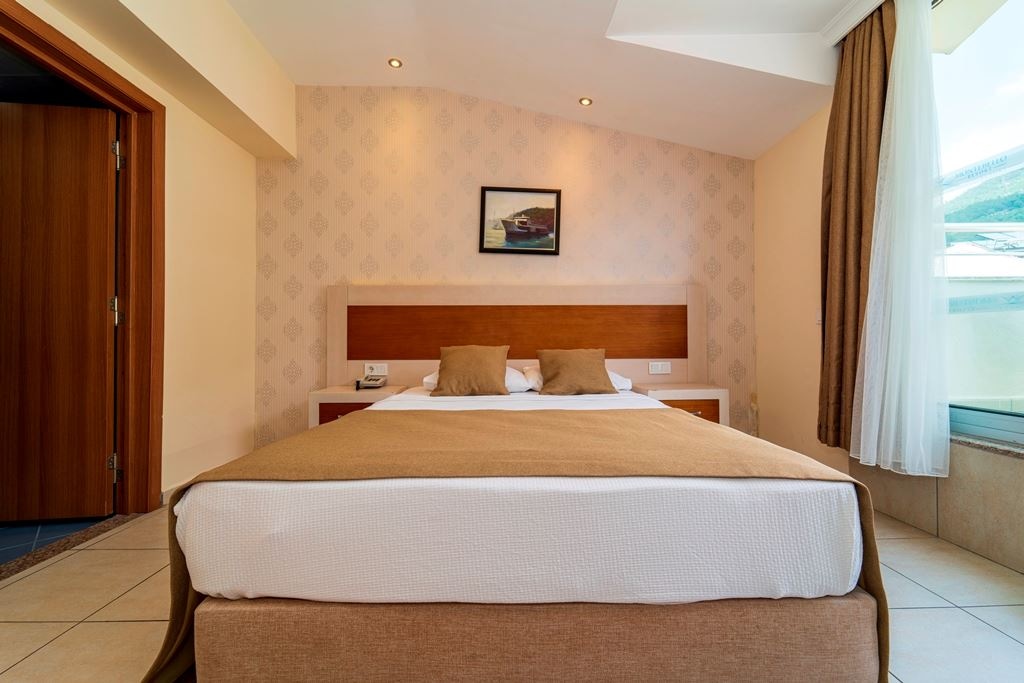 rooms-standard-room-with-balcony