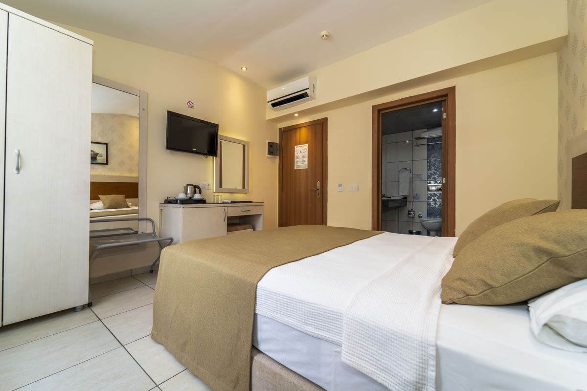 rooms-standard-room-with-balcony