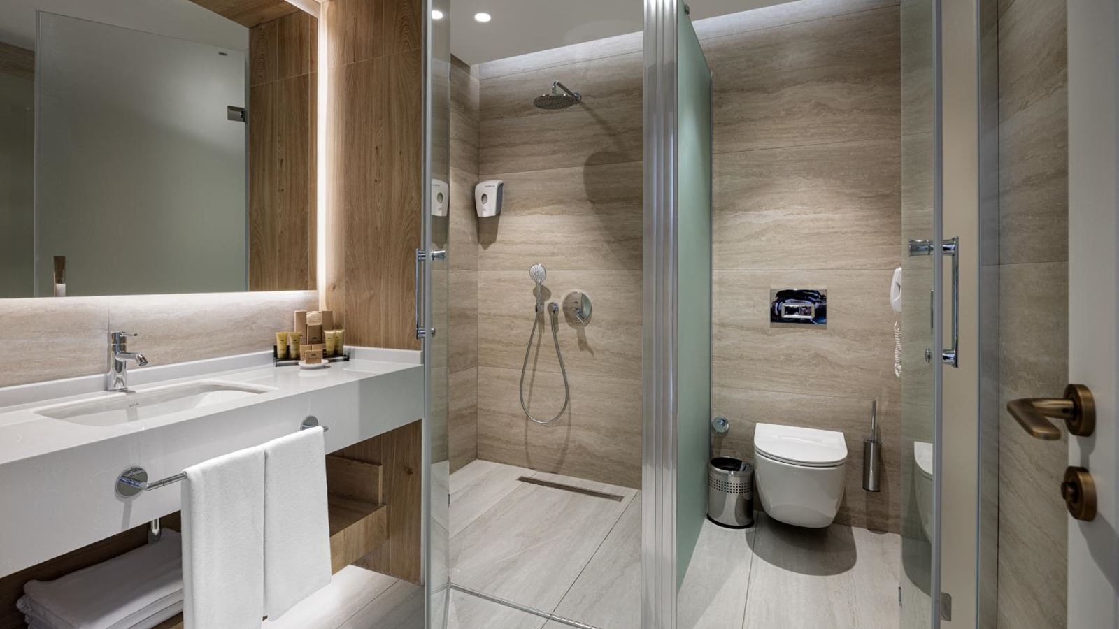 ოთახები - HOTEL FAMILY ROOM, Bathroom