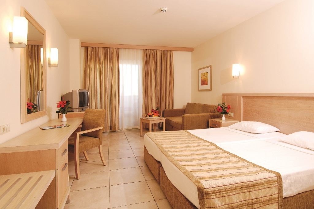 rooms-standard-room-side-sea-view-with-balcony