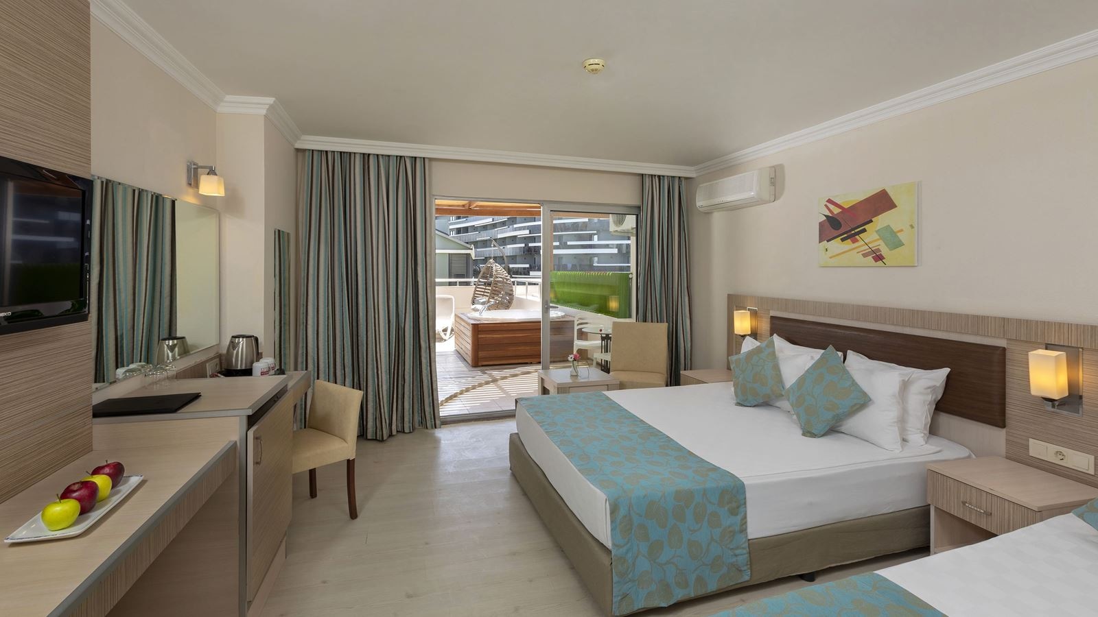 rooms-terrace-jacuzzi-room