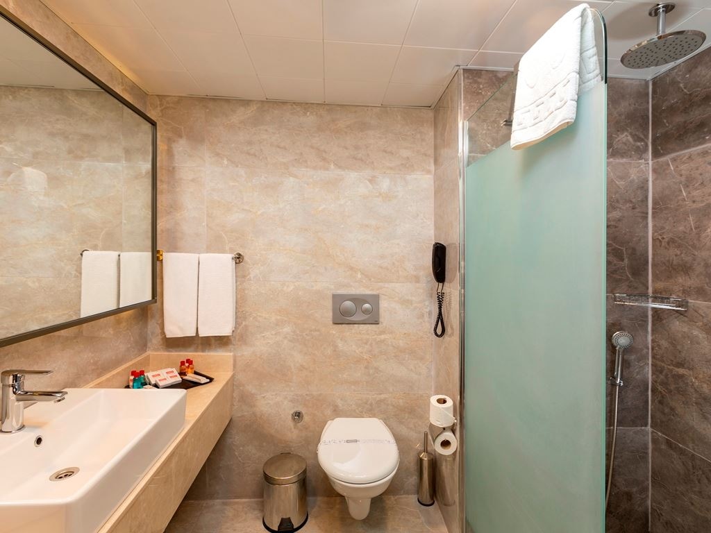 rooms-club-building-loft-room