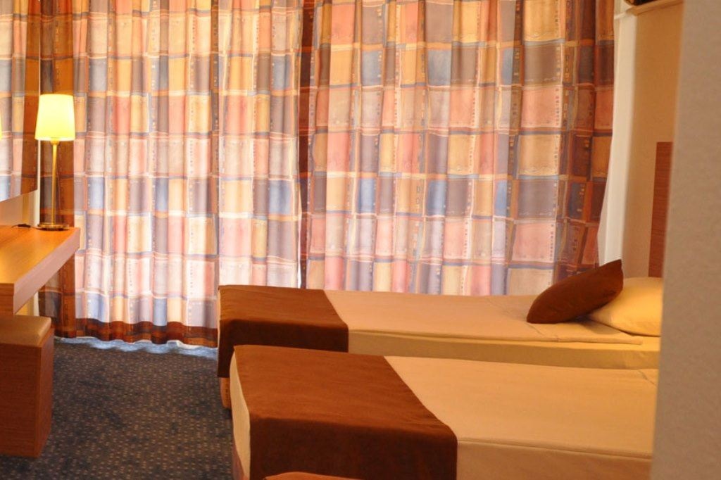 rooms-family-connecting-room