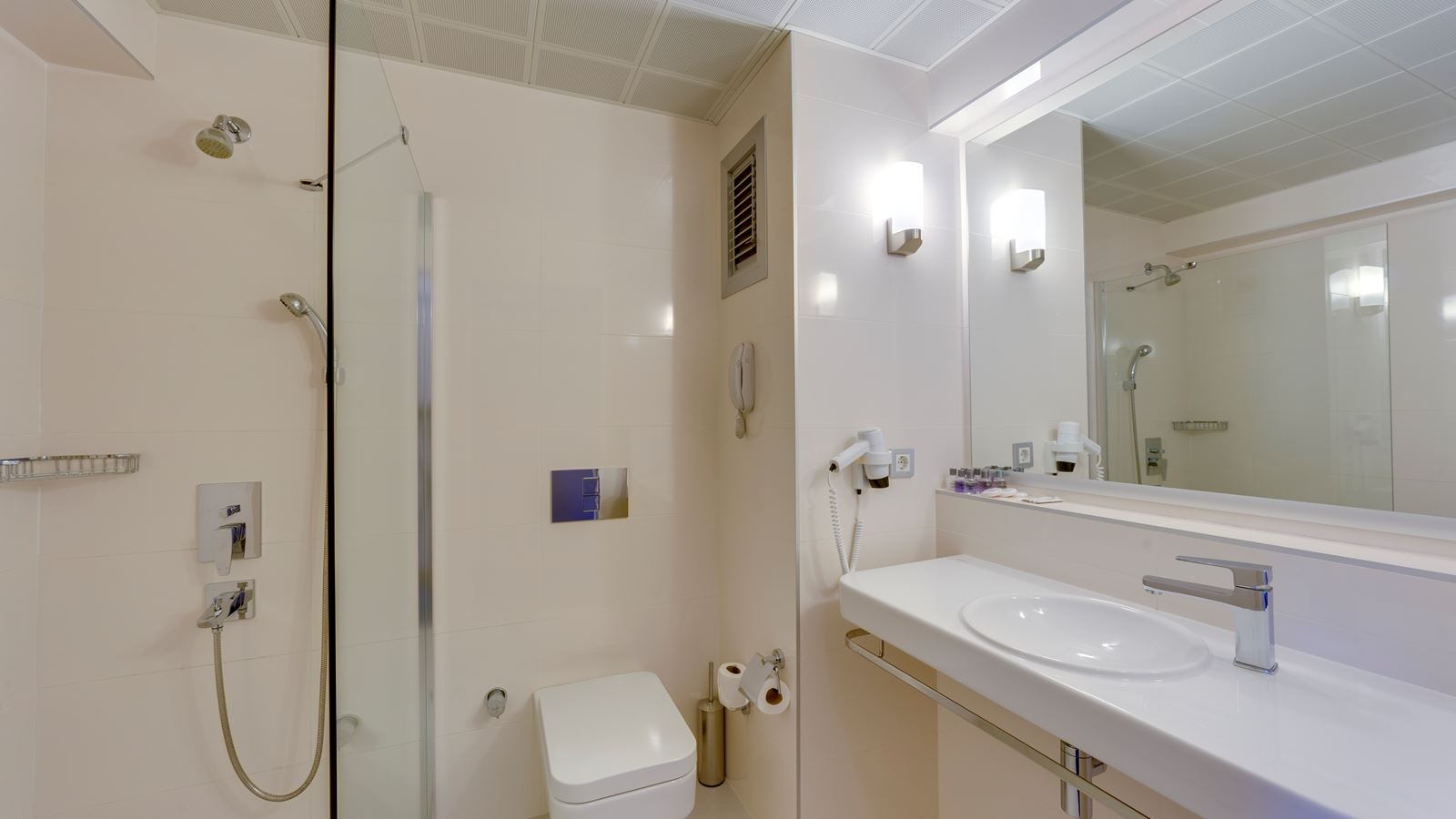 rooms-family-connecting-room