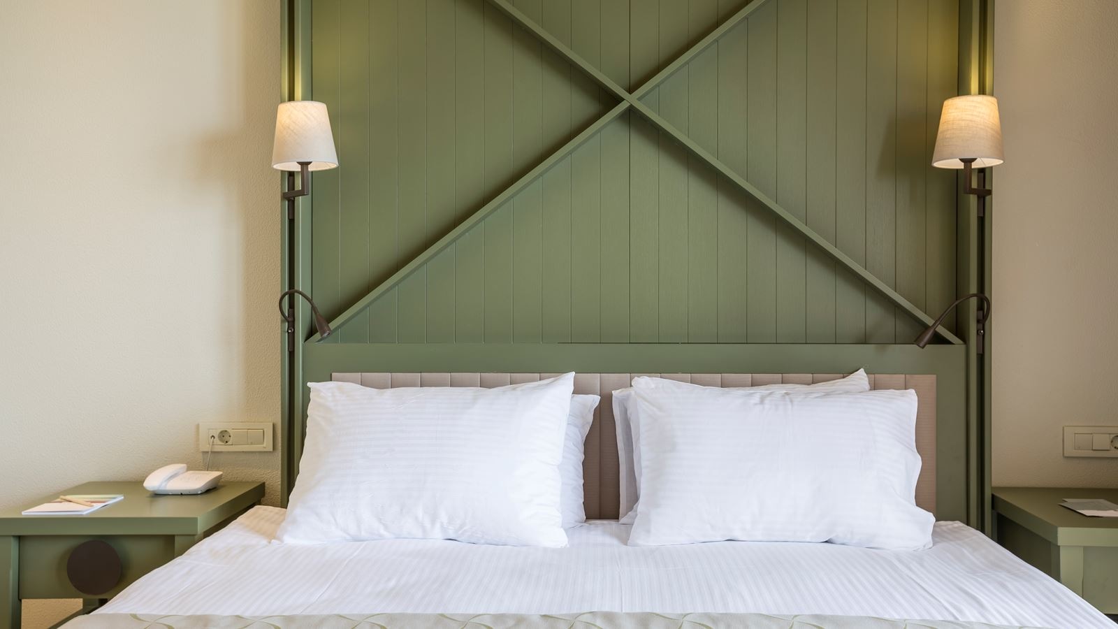 rooms-family-2-bedrooms-main-building