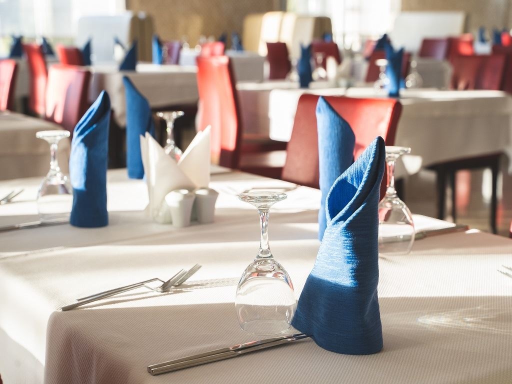 restaurants-restaurant