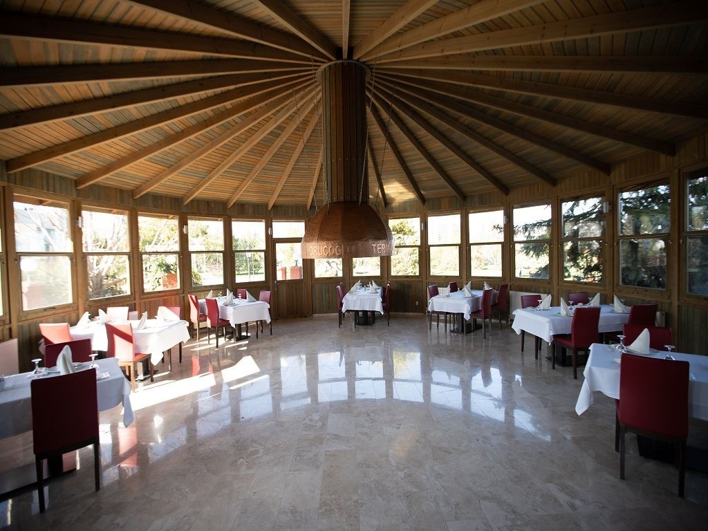 restaurants-restaurant