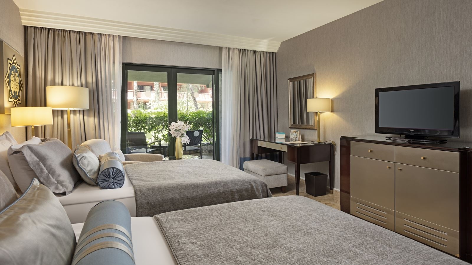 rooms-deluxe-lifestyle-room