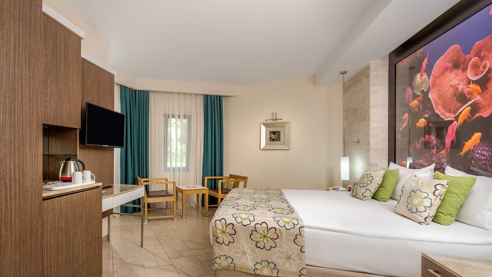 rooms-club-family-room