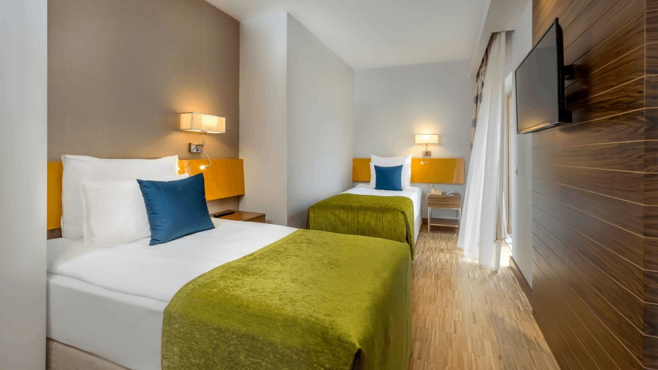 rooms-main-building-family-superior-room