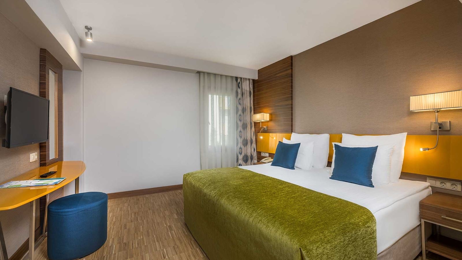 rooms-main-building-family-superior-room