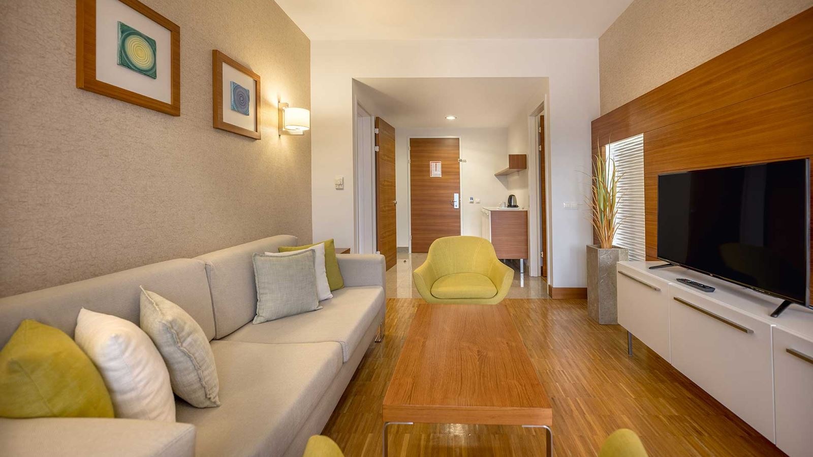 rooms-hotel-family-deluxe-suite-room