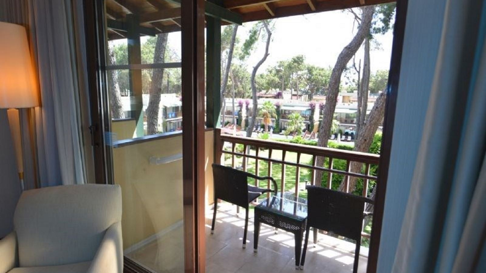 rooms-family-room-garden-view