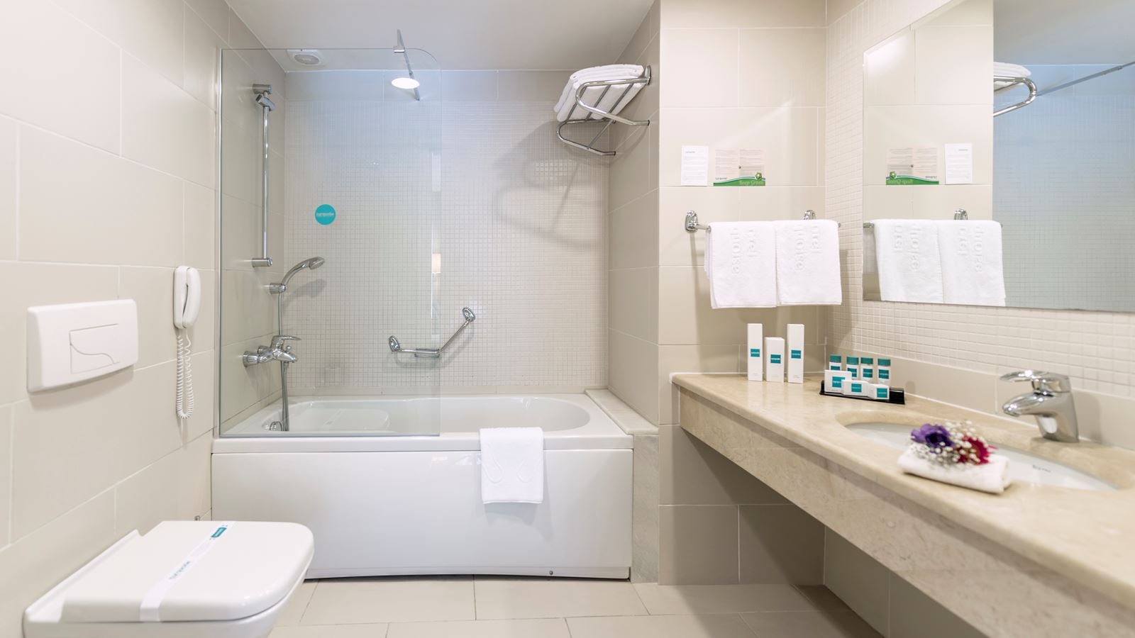 rooms-lake-house-swim-up-with-terrace