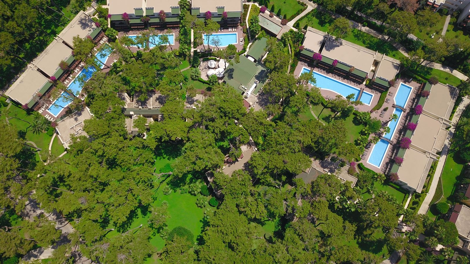 rooms-lake-house-pool-view-2-bedrooms-with-balcony