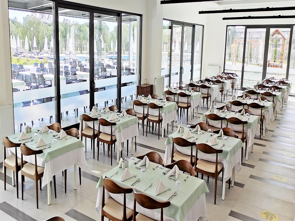 restaurants-adramytteion-yemek-salonu