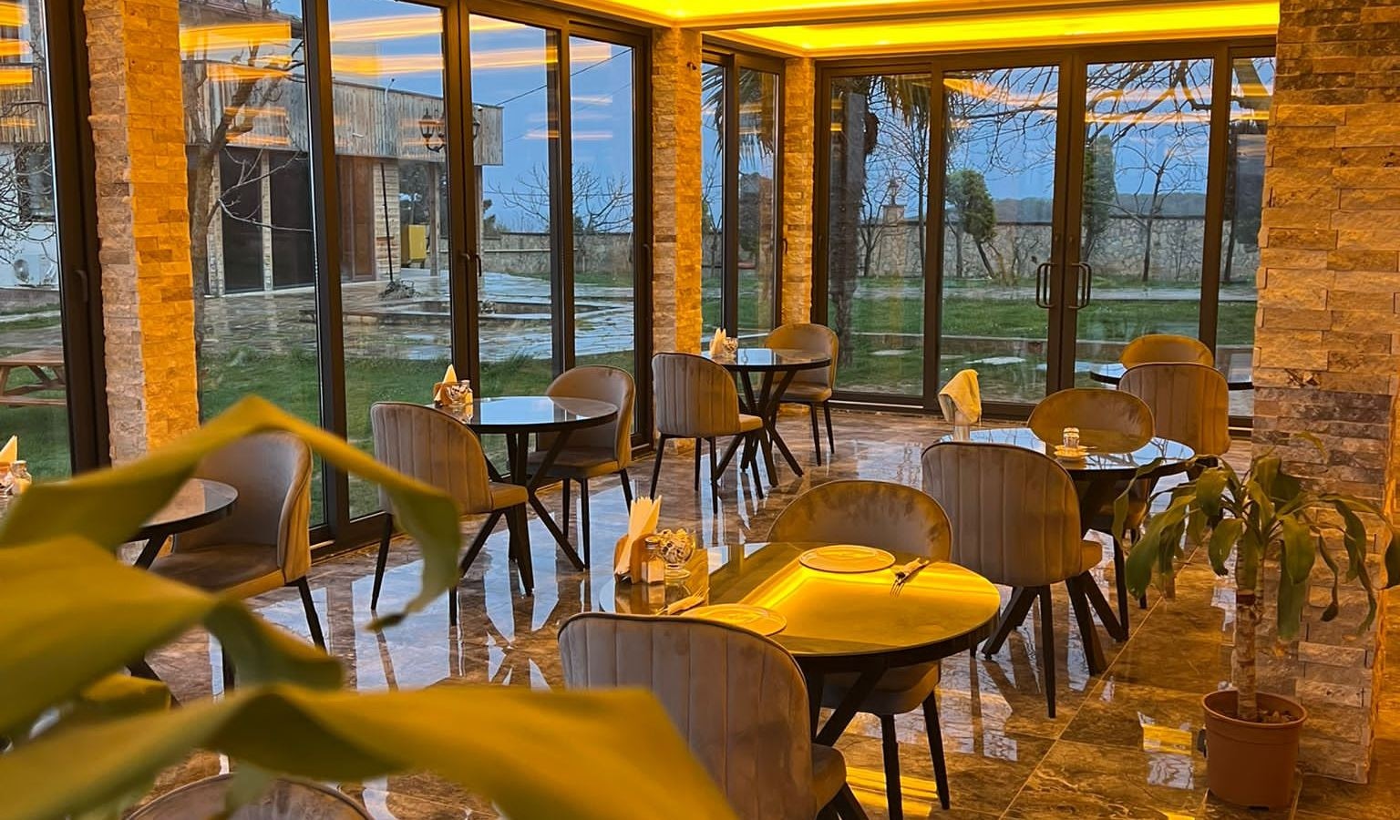 restaurants-main-restourant