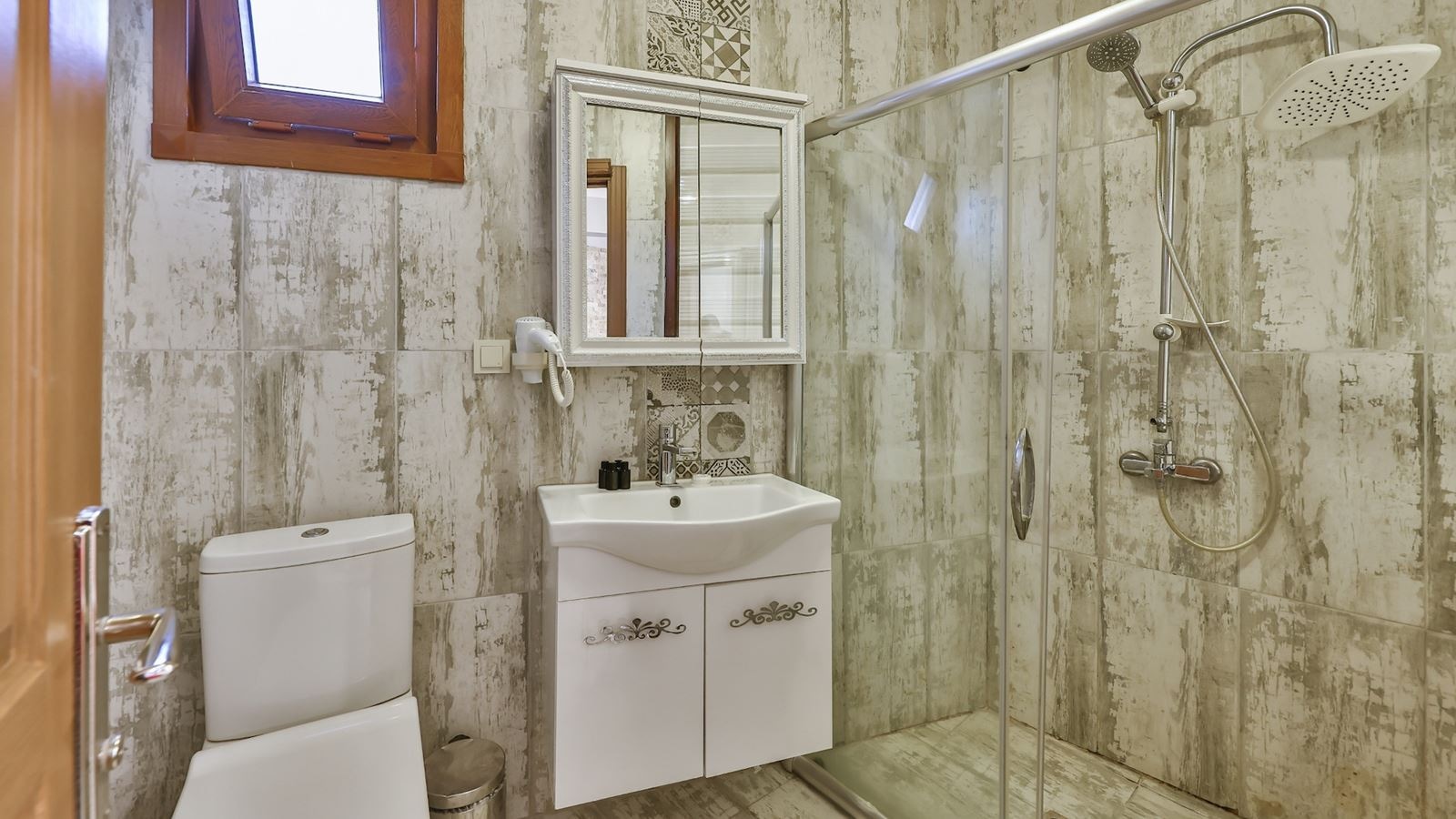 rooms-somineli-jakuzili-kirmizi-oda